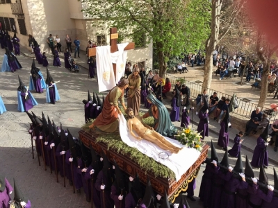 Mediodía memorable en el que brillaron como nunca los colores nazarenos de Cuenca