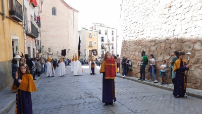 Mediodía memorable en el que brillaron como nunca los colores nazarenos de Cuenca