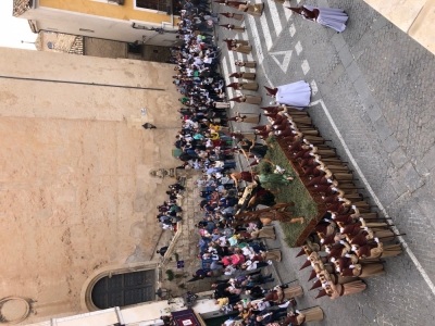 Mediodía memorable en el que brillaron como nunca los colores nazarenos de Cuenca