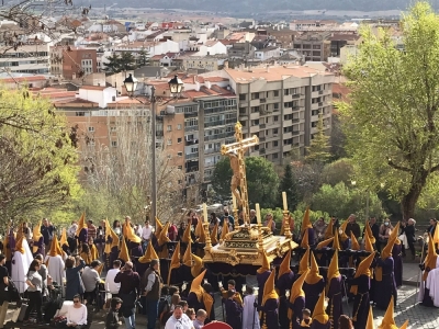Mediodía memorable en el que brillaron como nunca los colores nazarenos de Cuenca