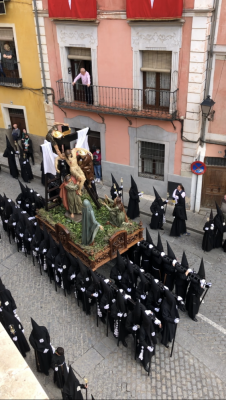 Mediodía memorable en el que brillaron como nunca los colores nazarenos de Cuenca