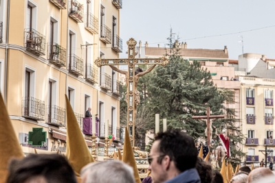 Mediodía memorable en el que brillaron como nunca los colores nazarenos de Cuenca