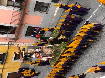 Mediodía memorable en el que brillaron como nunca los colores nazarenos de Cuenca