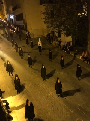 Solemnidad y silencio para un brillante Santo Entierro