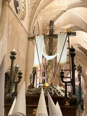 Solemnidad y silencio para un brillante Santo Entierro