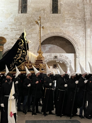 Solemnidad y silencio para un brillante Santo Entierro
