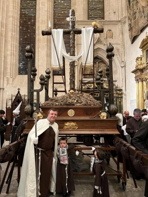 Solemnidad y silencio para un brillante Santo Entierro