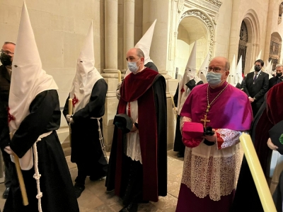 Solemnidad y silencio para un brillante Santo Entierro