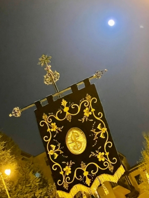 Solemnidad y silencio para un brillante Santo Entierro