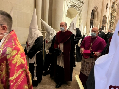 Solemnidad y silencio para un brillante Santo Entierro