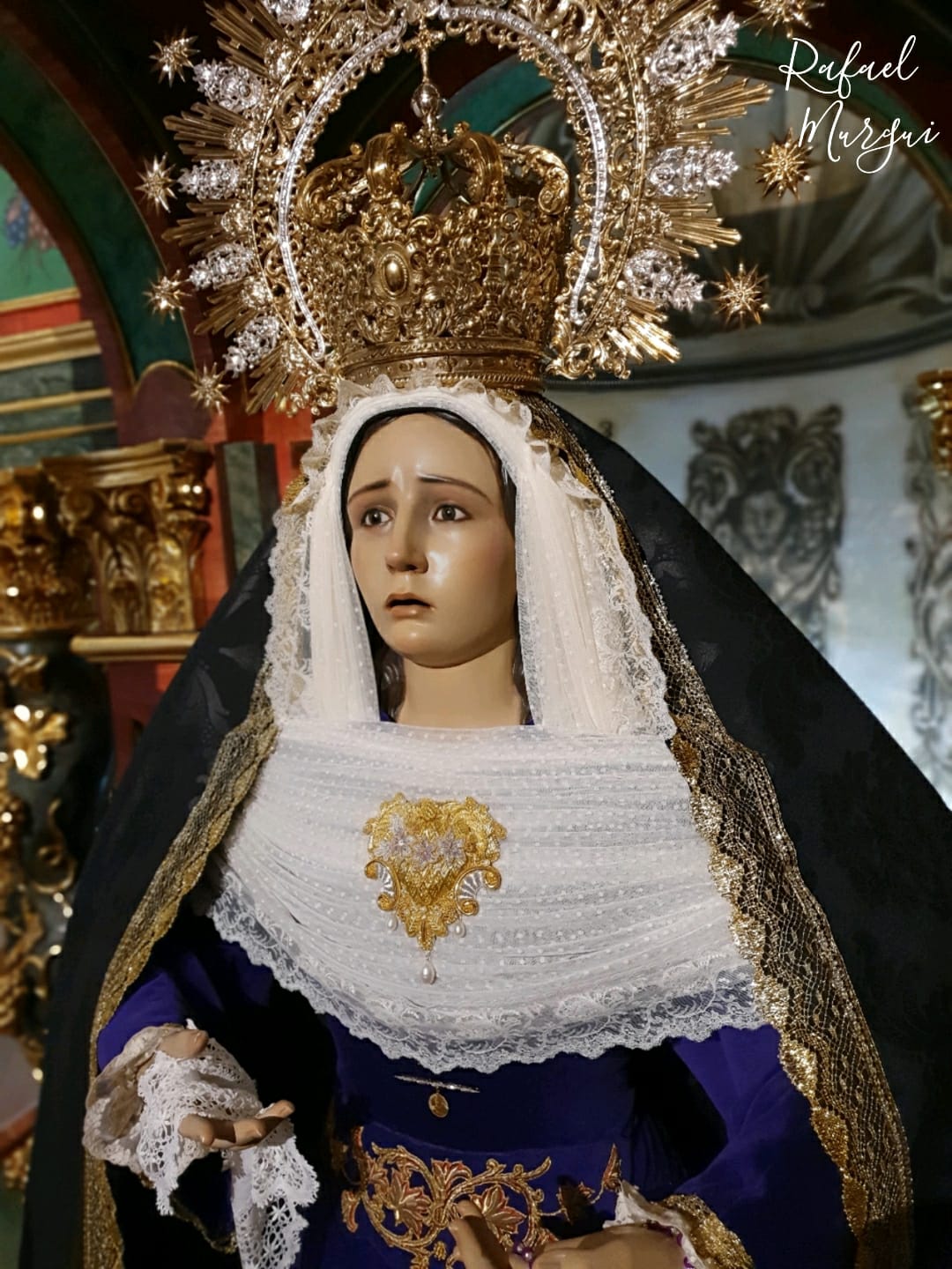 María Santísima de la Esperanza estrena saya y corazón bordado para el luto de este mes de noviembre